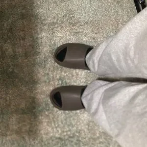 Yeezy | Shoes | Yeezy Slides Earth Brown With Box Dm For A  display picture 3